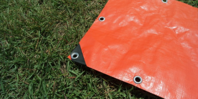 PE tarp Red 200 gsm with corner reinforcement 2.JPG